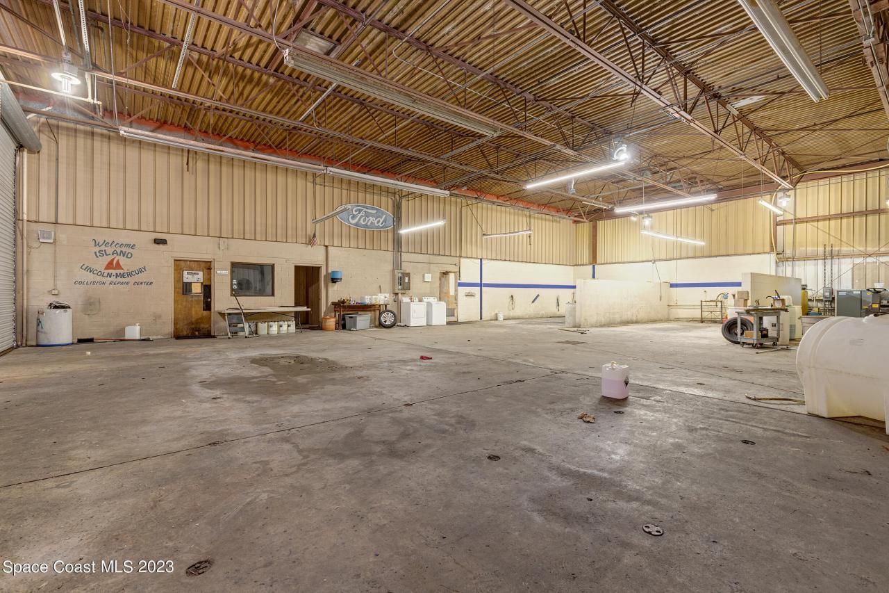 1850 E Merritt Island Causeway, Merritt Island, FL 32952 Photo