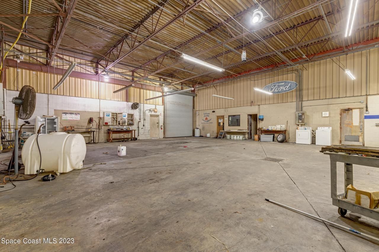 1850 E Merritt Island Causeway, Merritt Island, FL 32952 Photo