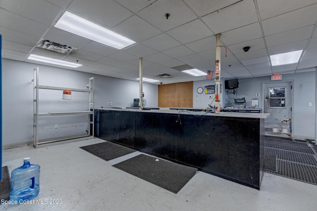 1850 E Merritt Island Causeway, Merritt Island, FL 32952 Photo