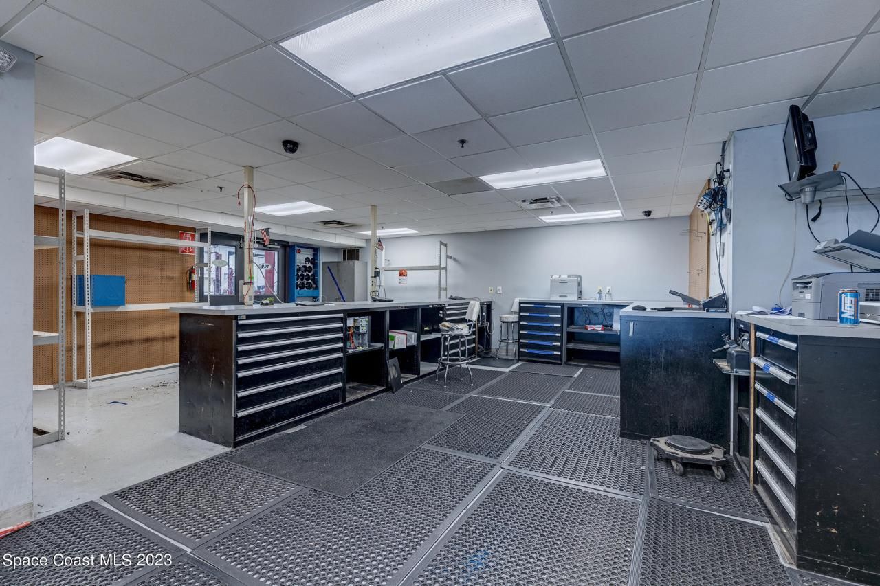 1850 E Merritt Island Causeway, Merritt Island, FL 32952 Photo