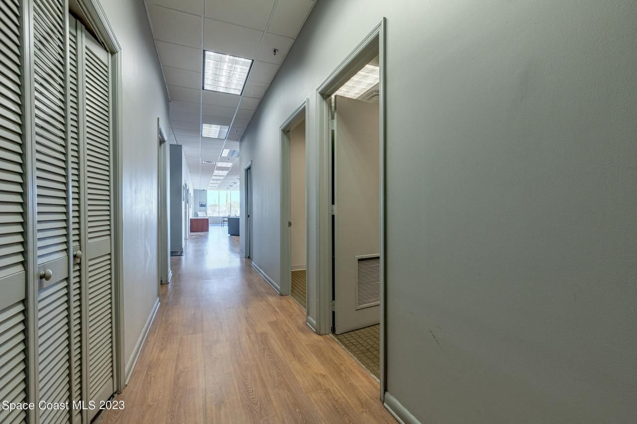 1850 E Merritt Island Causeway, Merritt Island, FL 32952 Photo