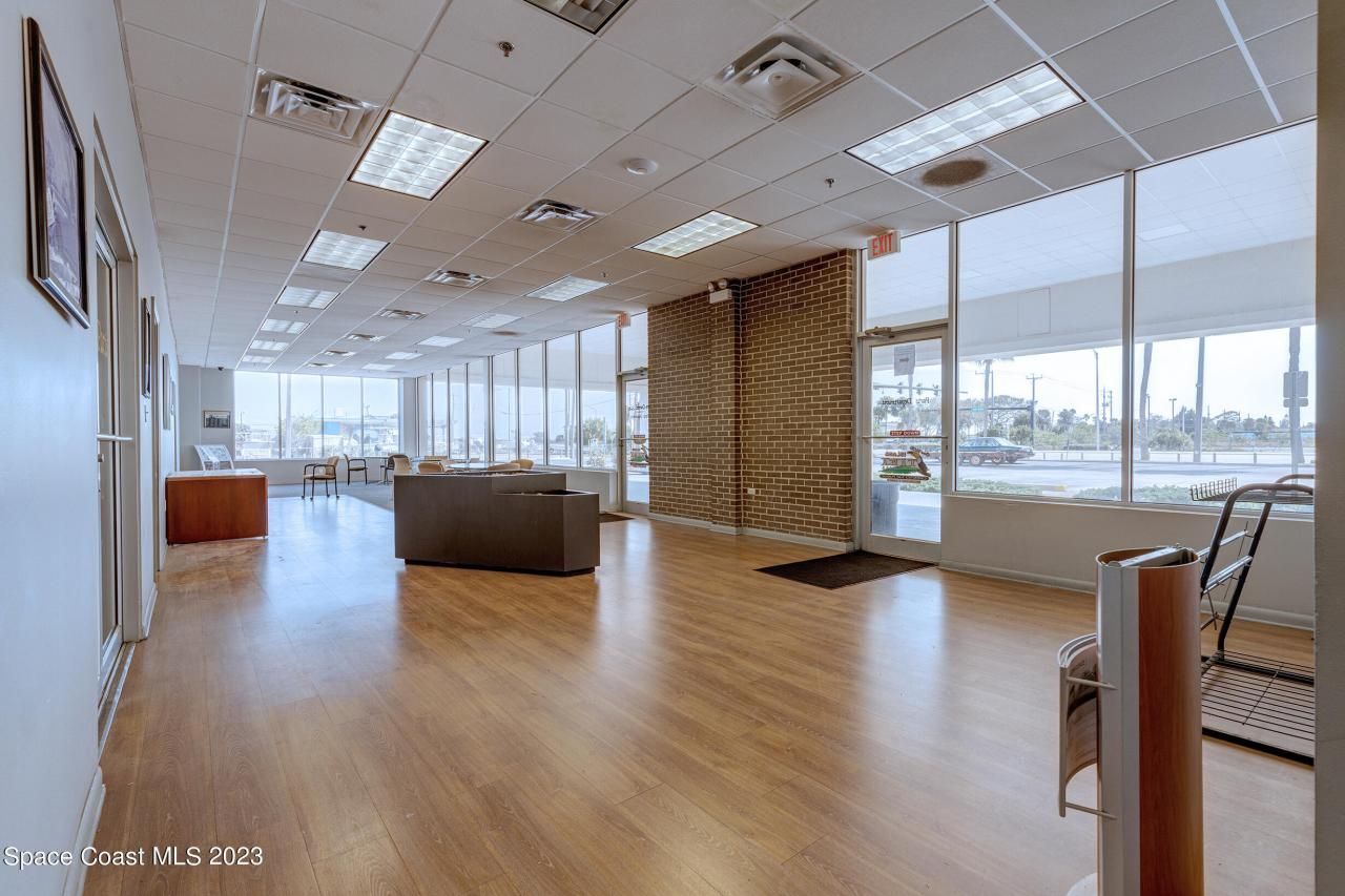 1850 E Merritt Island Causeway, Merritt Island, FL 32952 Photo