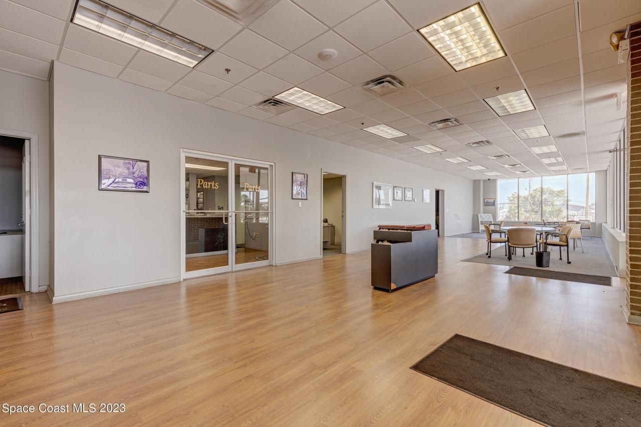 1850 E Merritt Island Causeway, Merritt Island, FL 32952 Photo