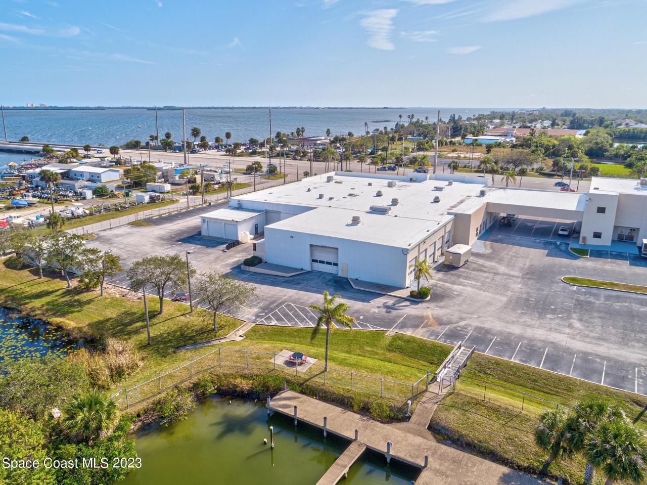 1850 E Merritt Island Causeway, Merritt Island, FL 32952 Photo