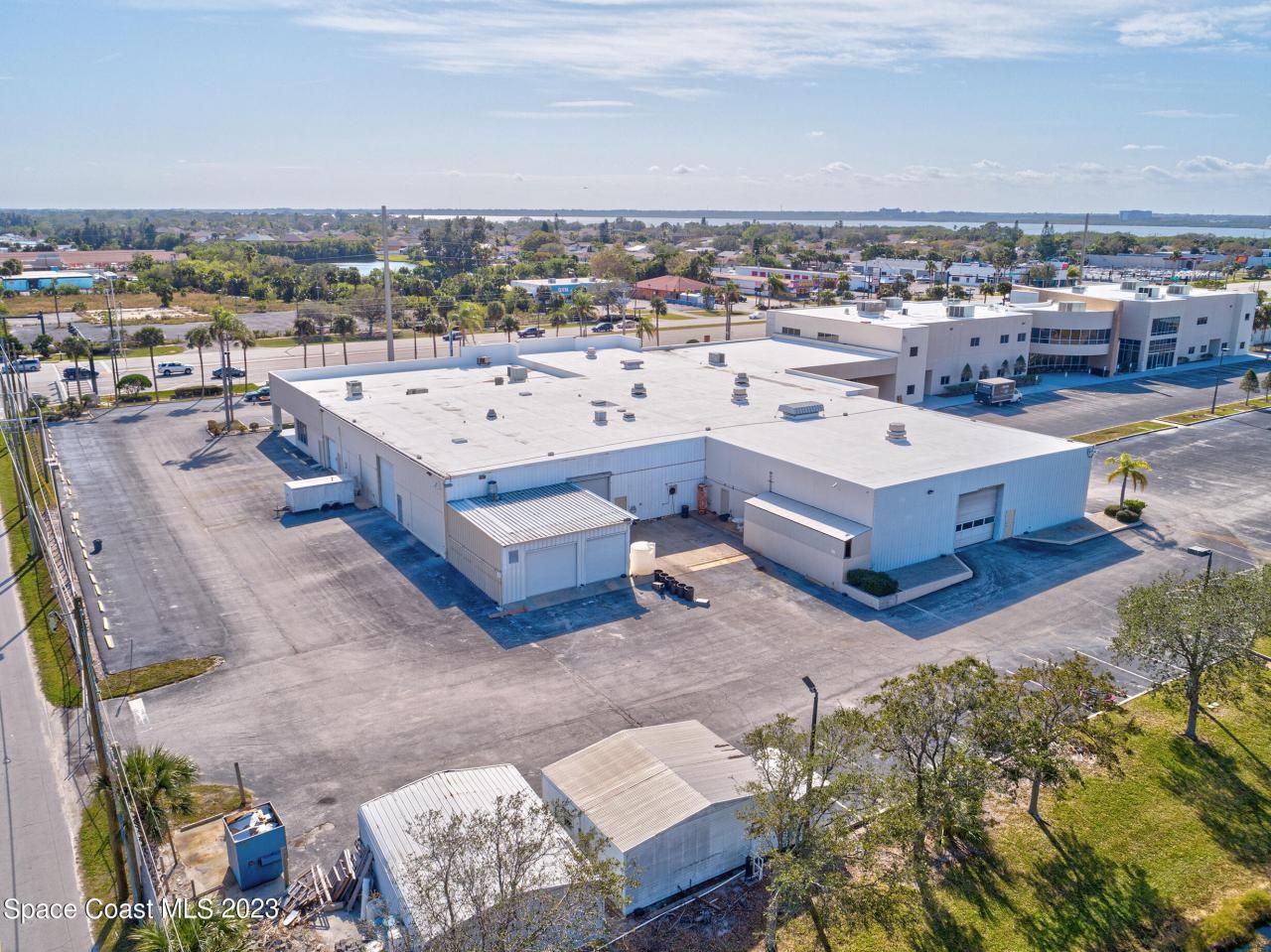 1850 E Merritt Island Causeway, Merritt Island, FL 32952 Photo