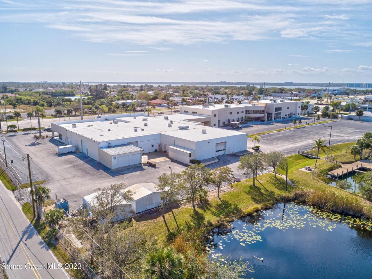 1850 E Merritt Island Causeway, Merritt Island, FL 32952 Photo