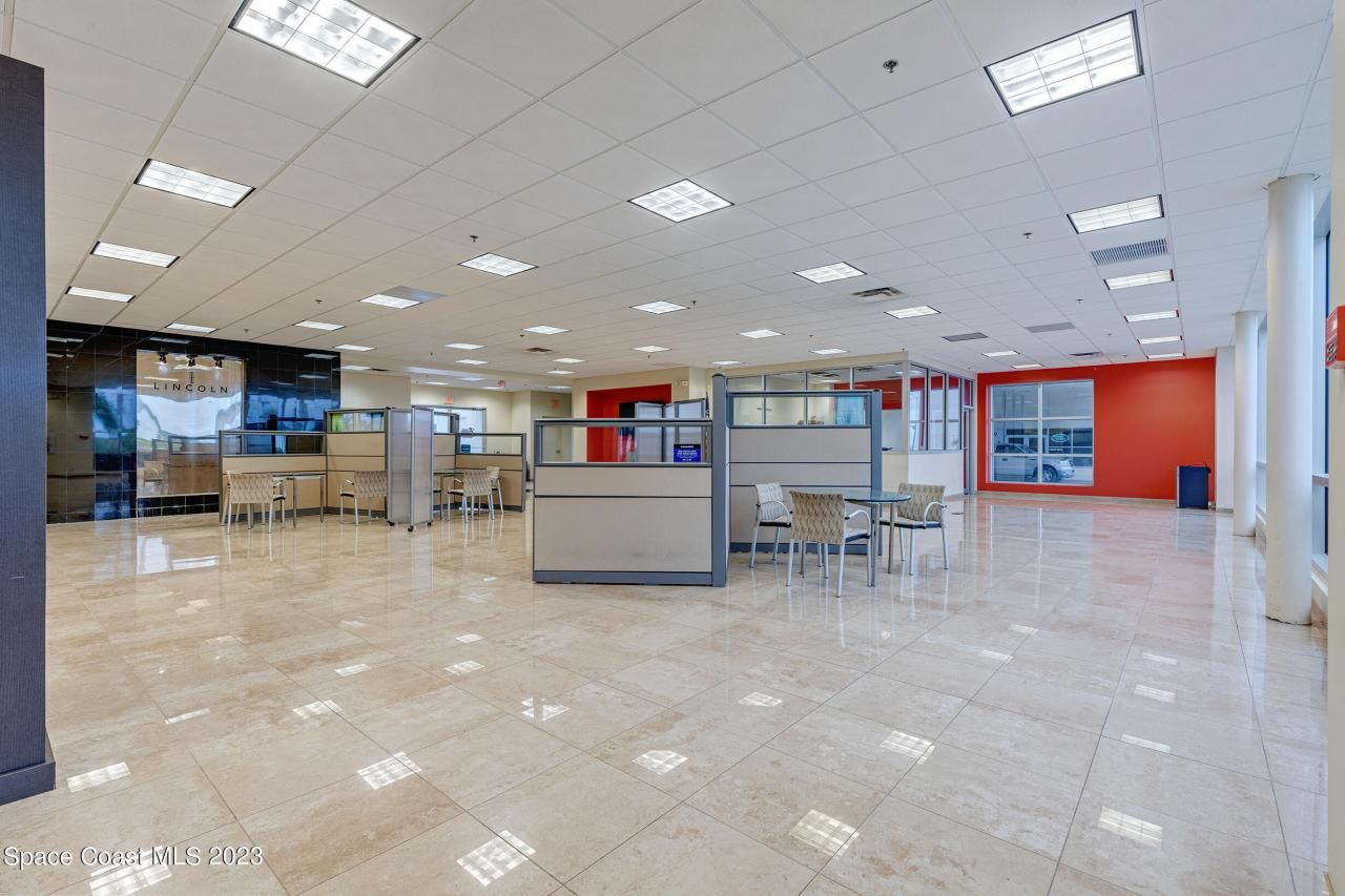 1850 E Merritt Island Causeway, Merritt Island, FL 32952 Photo