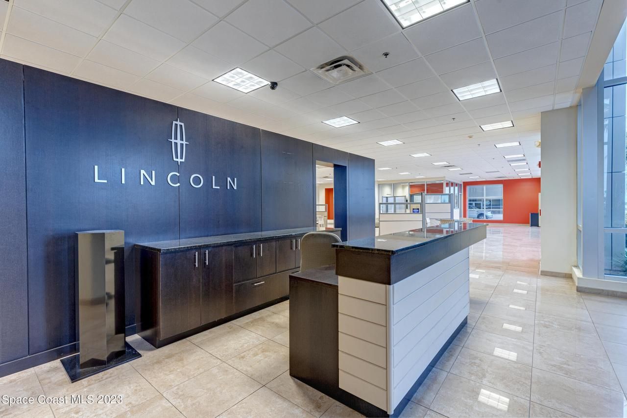 1850 E Merritt Island Causeway, Merritt Island, FL 32952 Photo