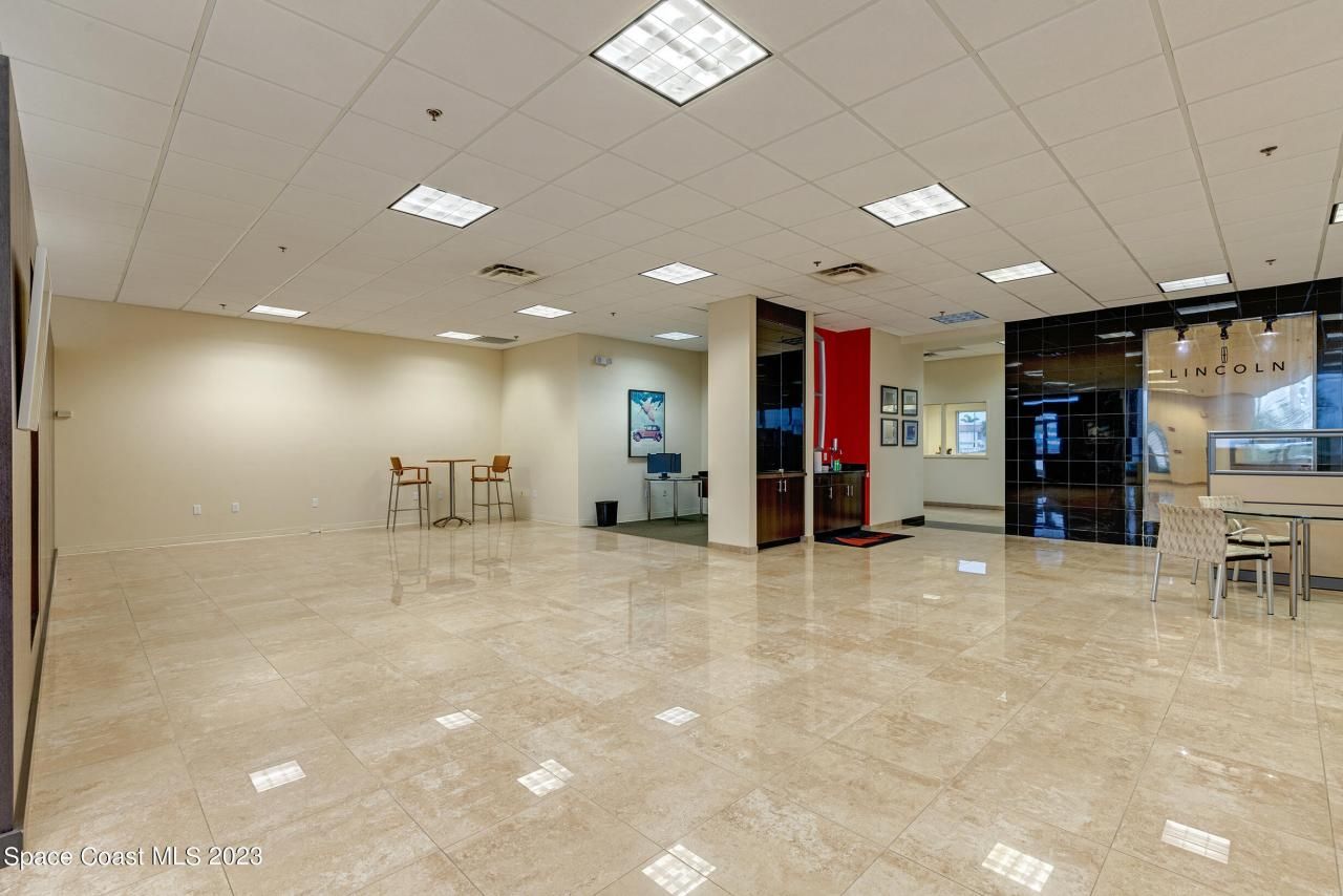 1850 E Merritt Island Causeway, Merritt Island, FL 32952 Photo