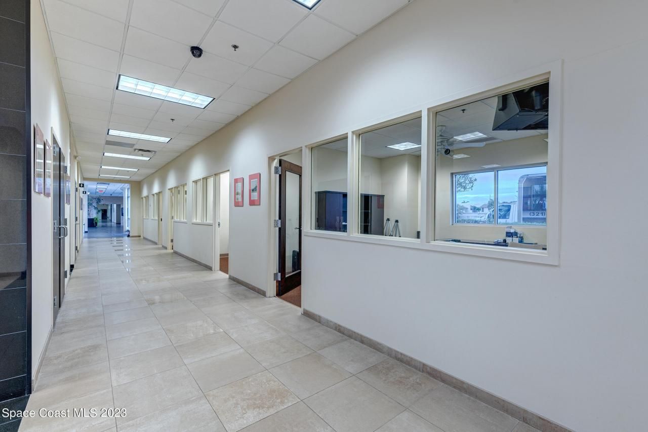 1850 E Merritt Island Causeway, Merritt Island, FL 32952 Photo