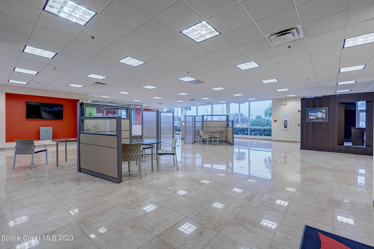 1850 E Merritt Island Causeway, Merritt Island, FL 32952 Photo