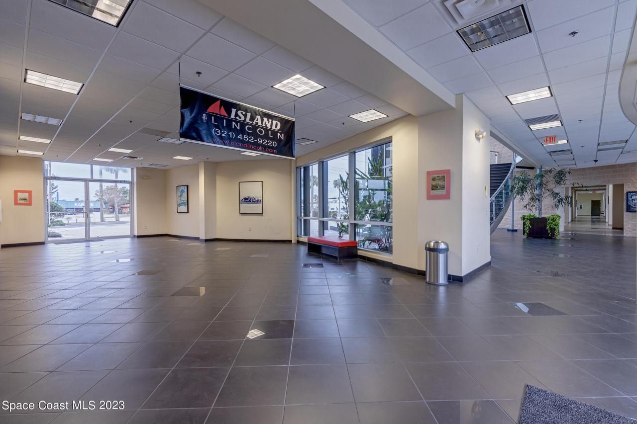 1850 E Merritt Island Causeway, Merritt Island, FL 32952 Photo