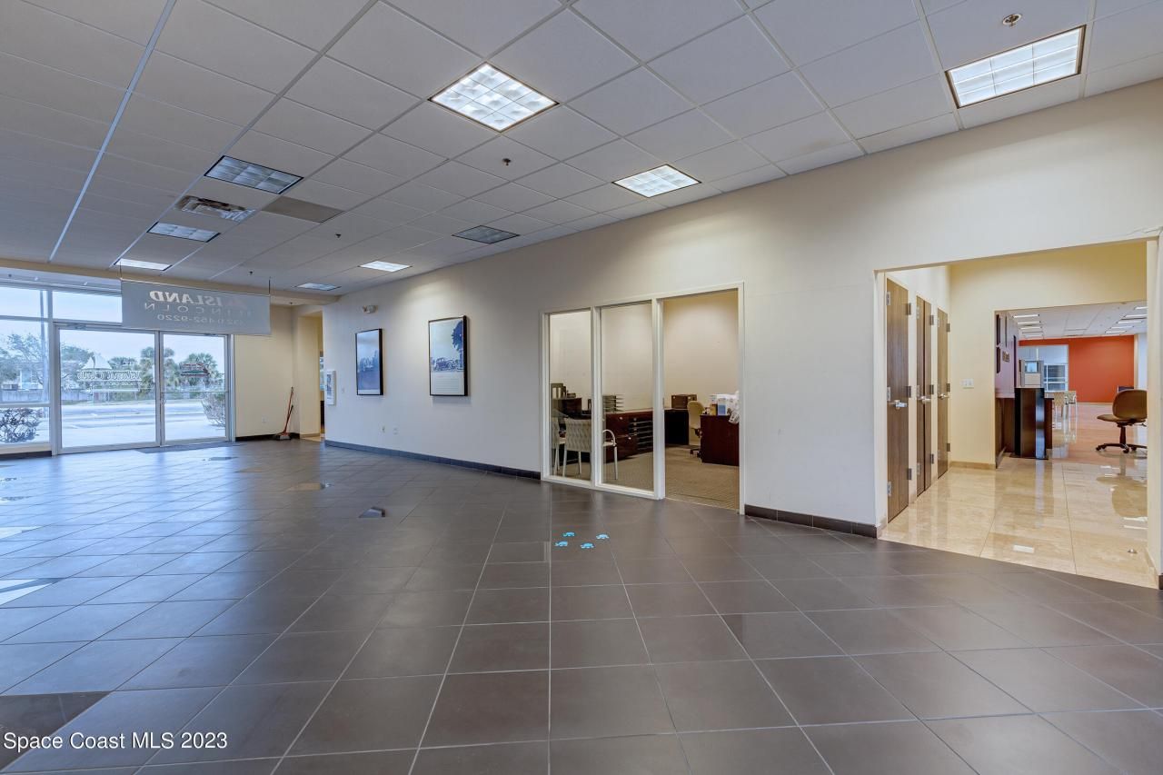 1850 E Merritt Island Causeway, Merritt Island, FL 32952 Photo