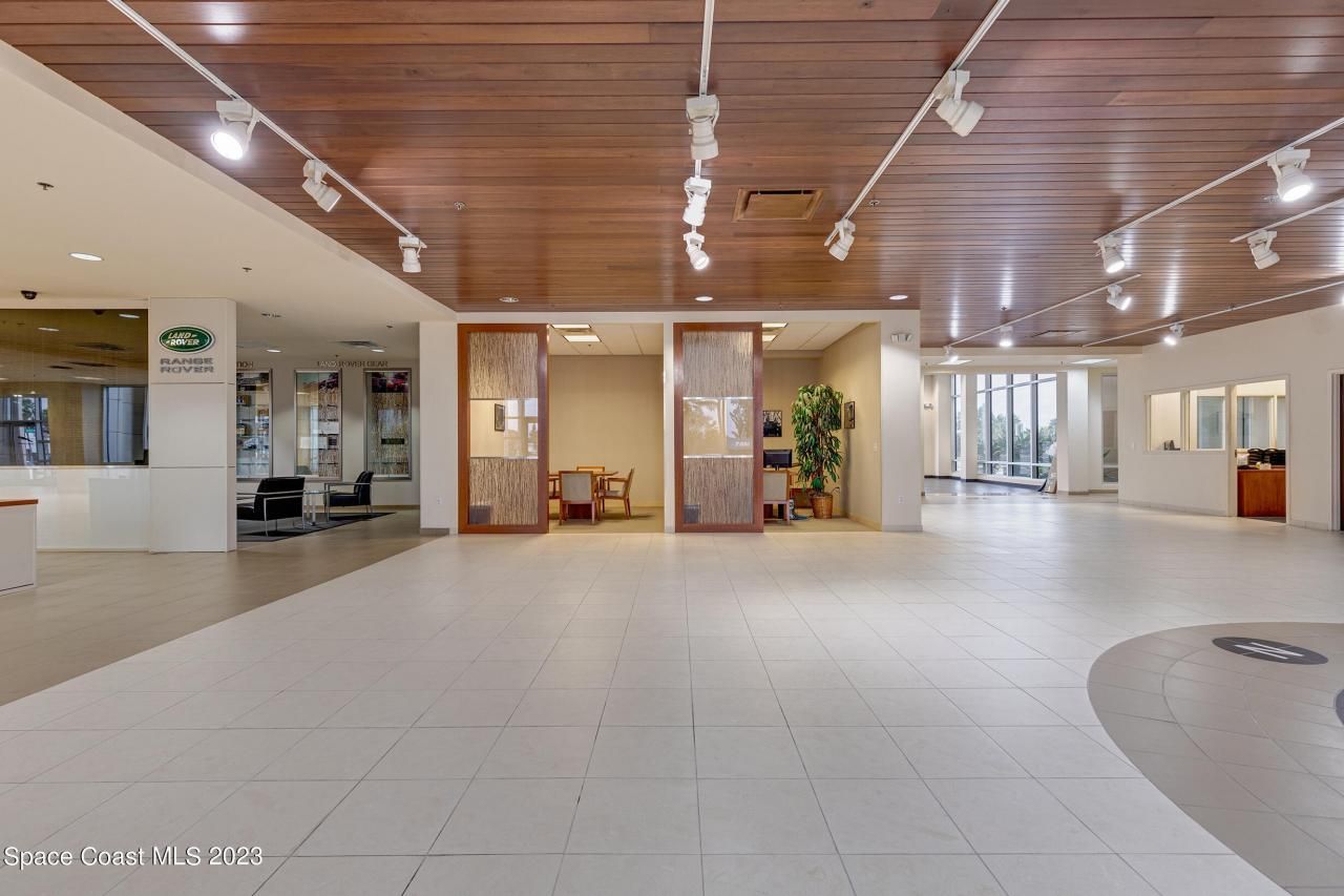 1850 E Merritt Island Causeway, Merritt Island, FL 32952 Photo