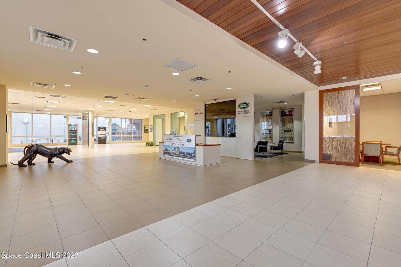 1850 E Merritt Island Causeway, Merritt Island, FL 32952 Photo