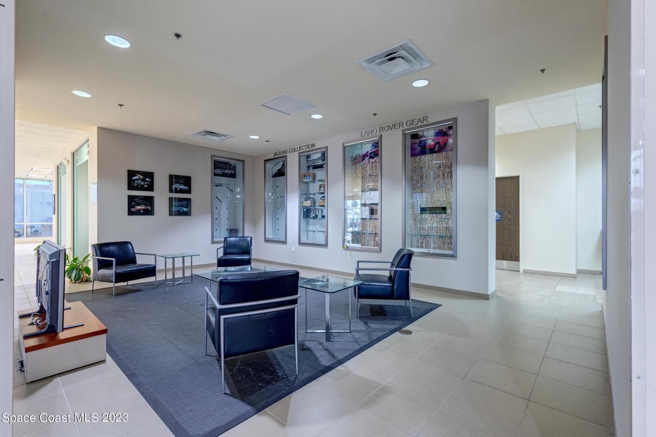 1850 E Merritt Island Causeway, Merritt Island, FL 32952 Photo