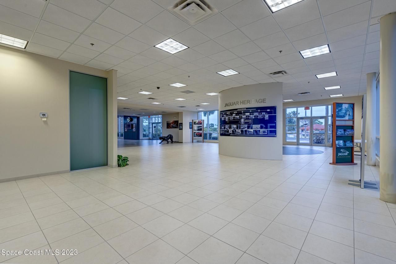 1850 E Merritt Island Causeway, Merritt Island, FL 32952 Photo