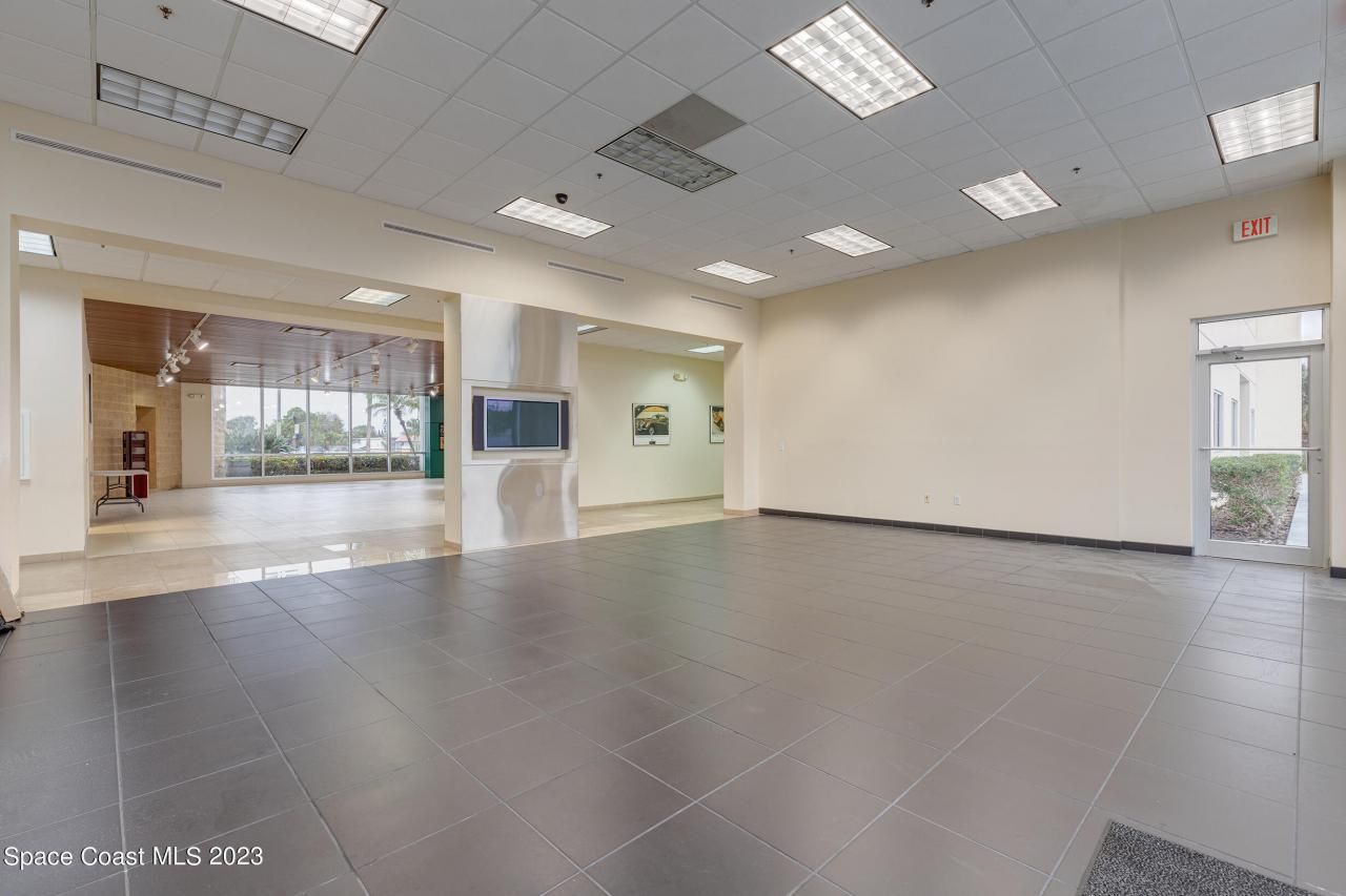 1850 E Merritt Island Causeway, Merritt Island, FL 32952 Photo