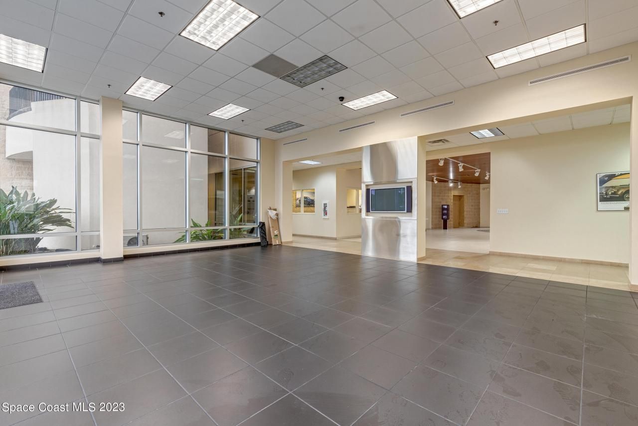 1850 E Merritt Island Causeway, Merritt Island, FL 32952 Photo