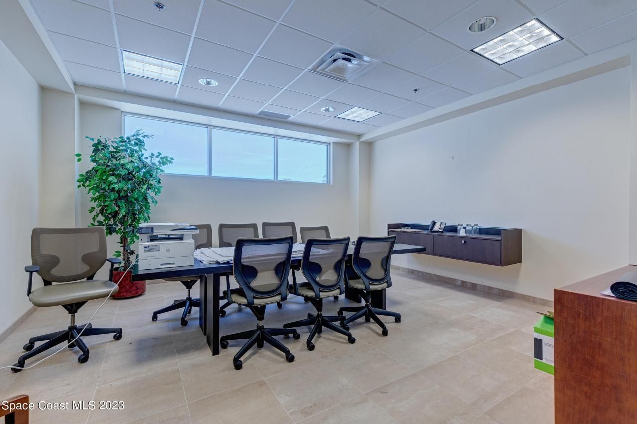 1850 E Merritt Island Causeway, Merritt Island, FL 32952 Photo