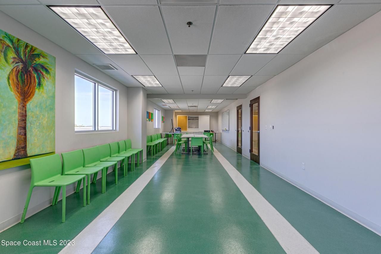 1850 E Merritt Island Causeway, Merritt Island, FL 32952 Photo