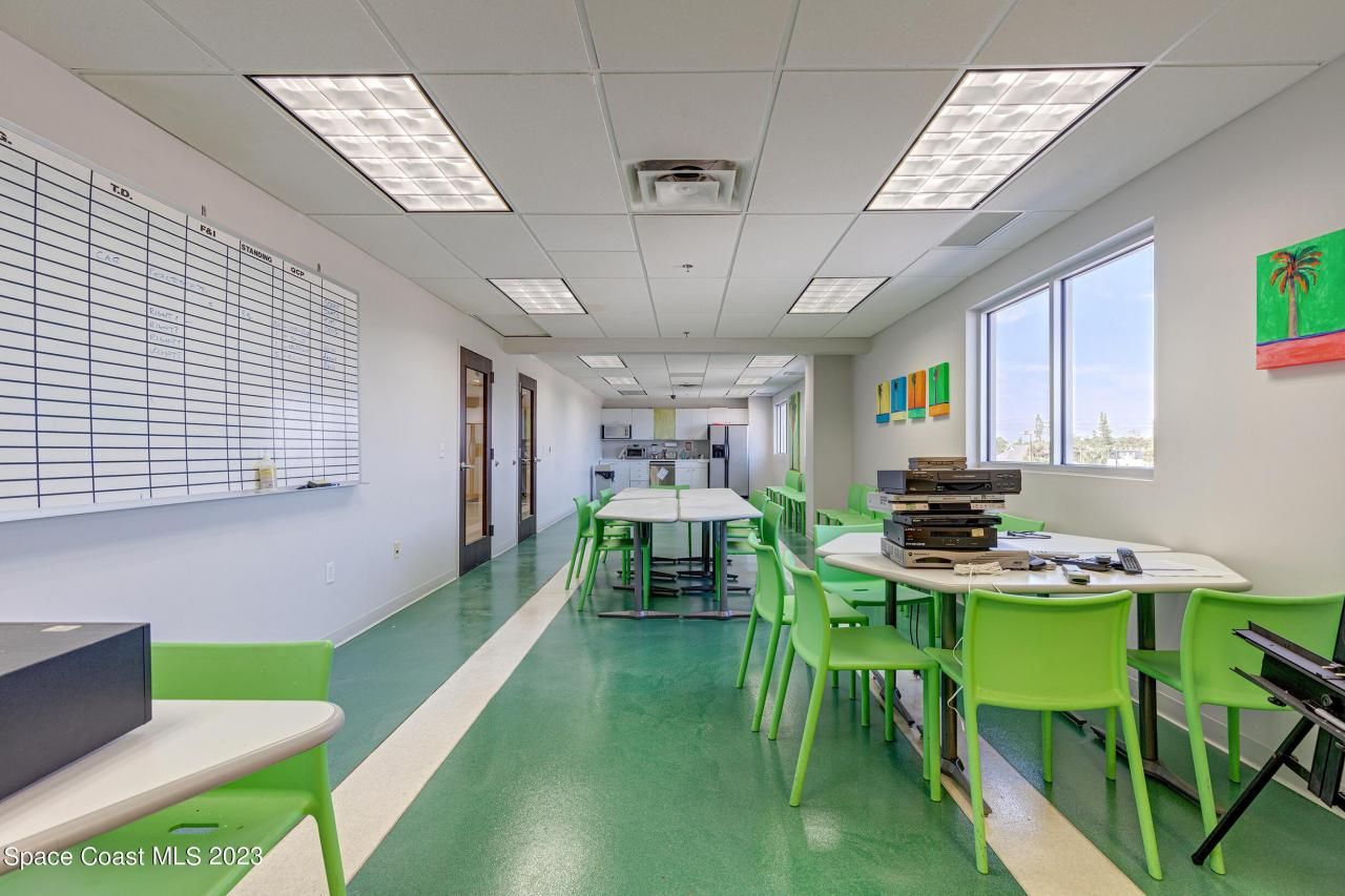 1850 E Merritt Island Causeway, Merritt Island, FL 32952 Photo