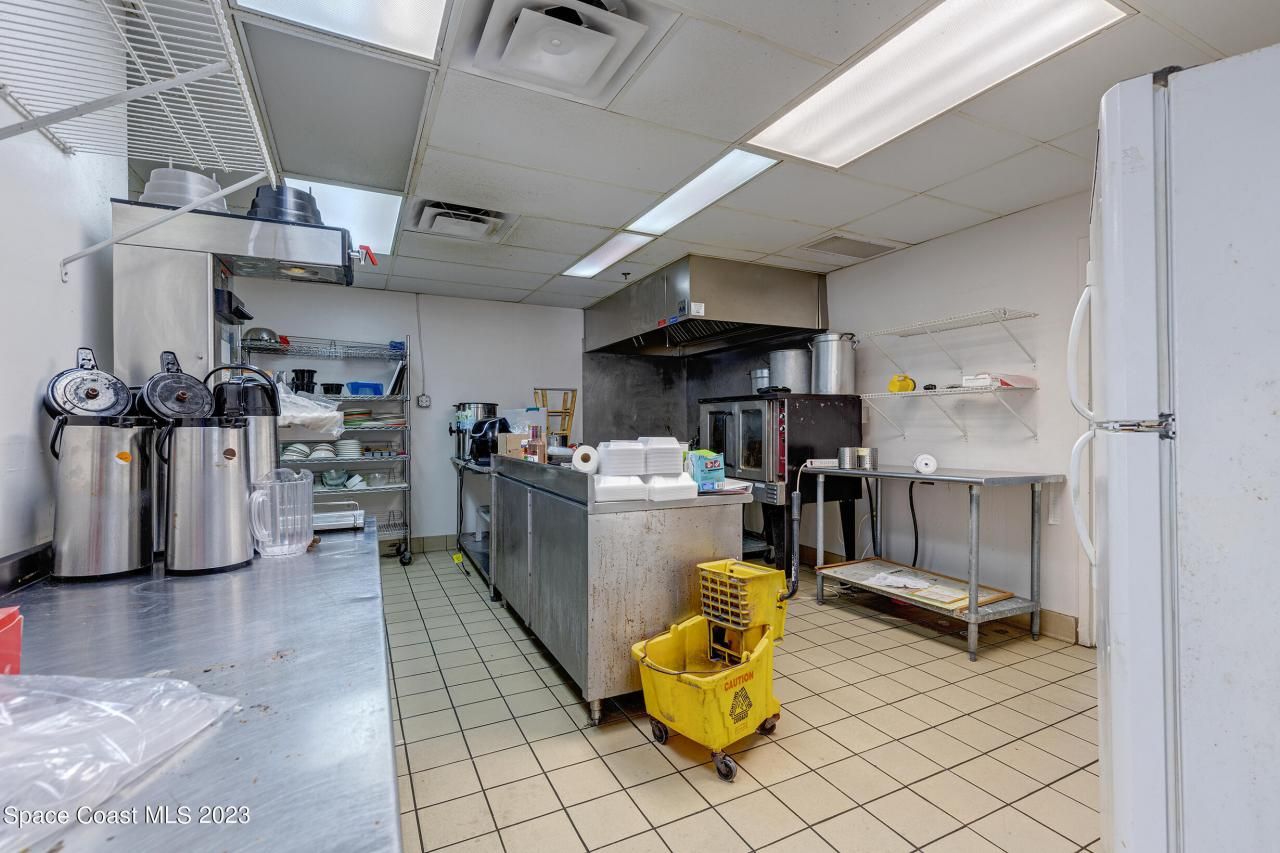 1850 E Merritt Island Causeway, Merritt Island, FL 32952 Photo