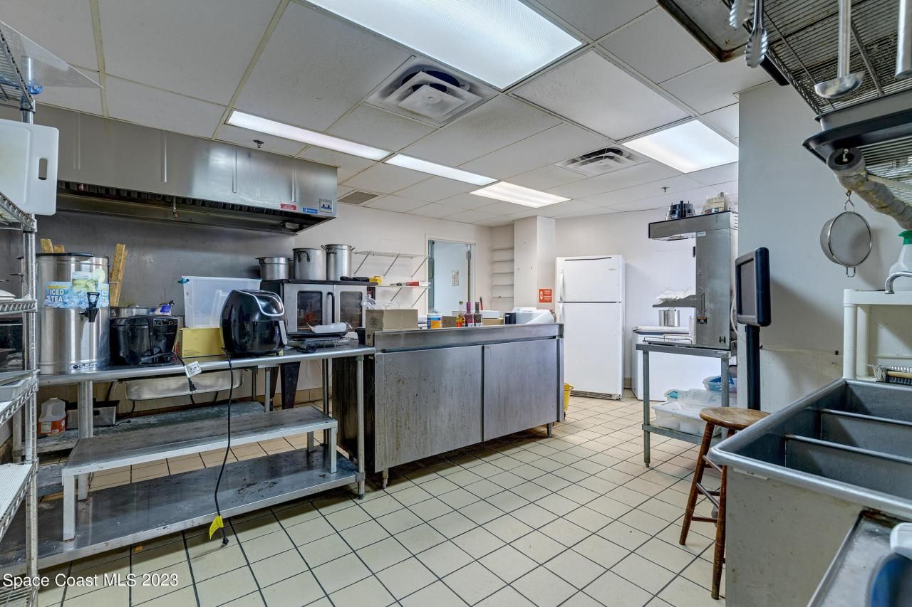 1850 E Merritt Island Causeway, Merritt Island, FL 32952 Photo