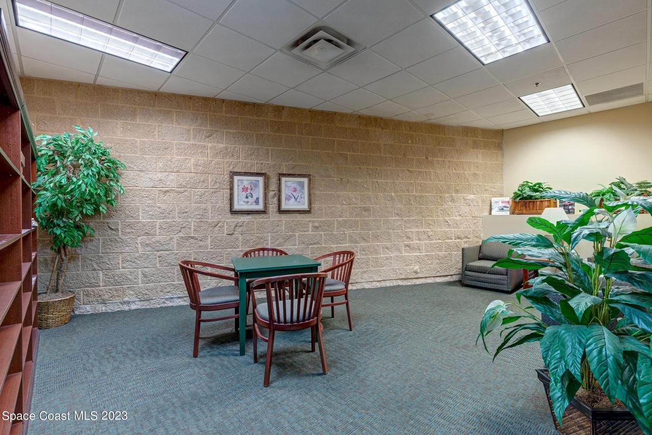 1850 E Merritt Island Causeway, Merritt Island, FL 32952 Photo