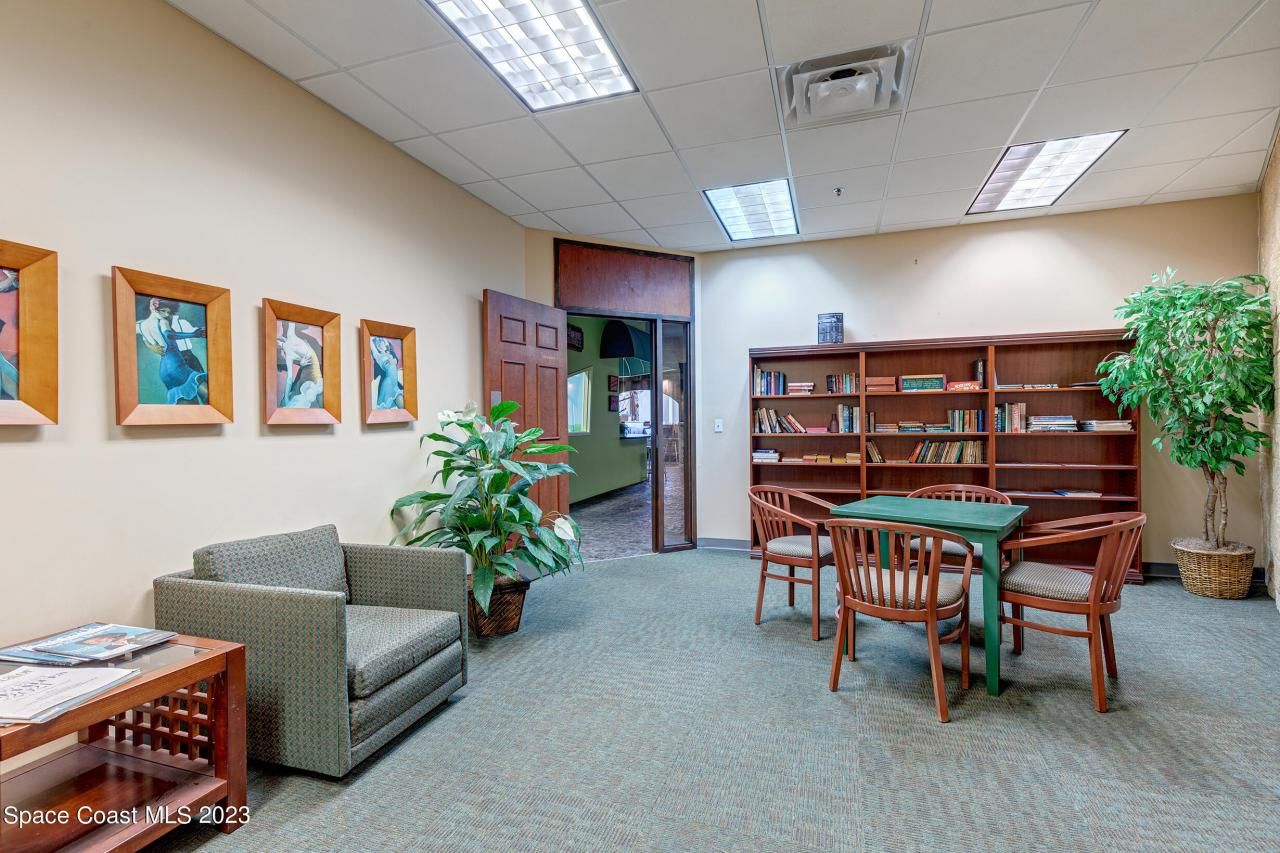 1850 E Merritt Island Causeway, Merritt Island, FL 32952 Photo