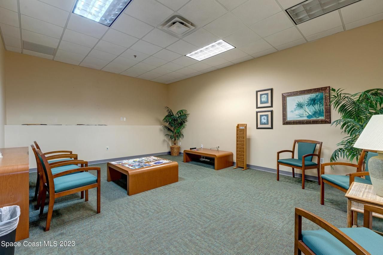 1850 E Merritt Island Causeway, Merritt Island, FL 32952 Photo