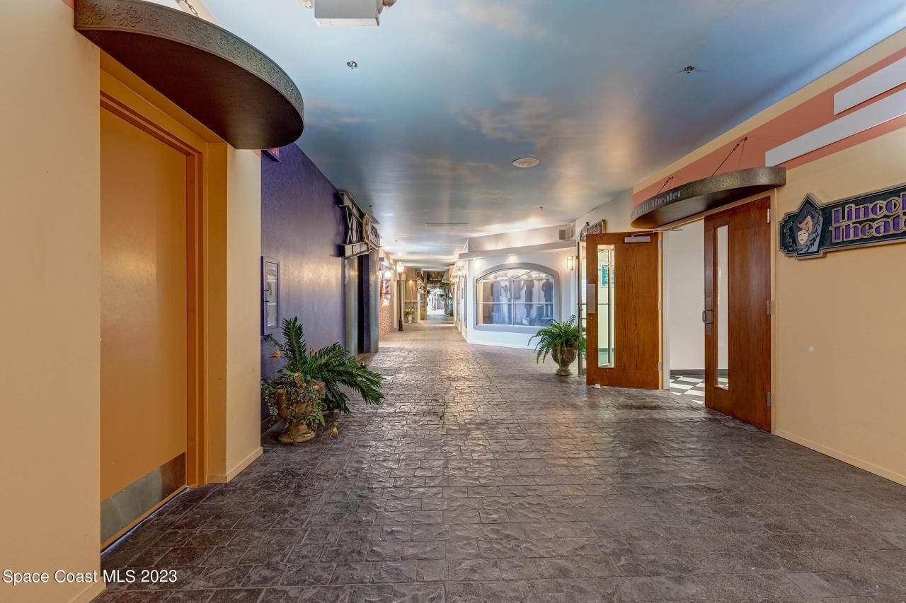 1850 E Merritt Island Causeway, Merritt Island, FL 32952 Photo