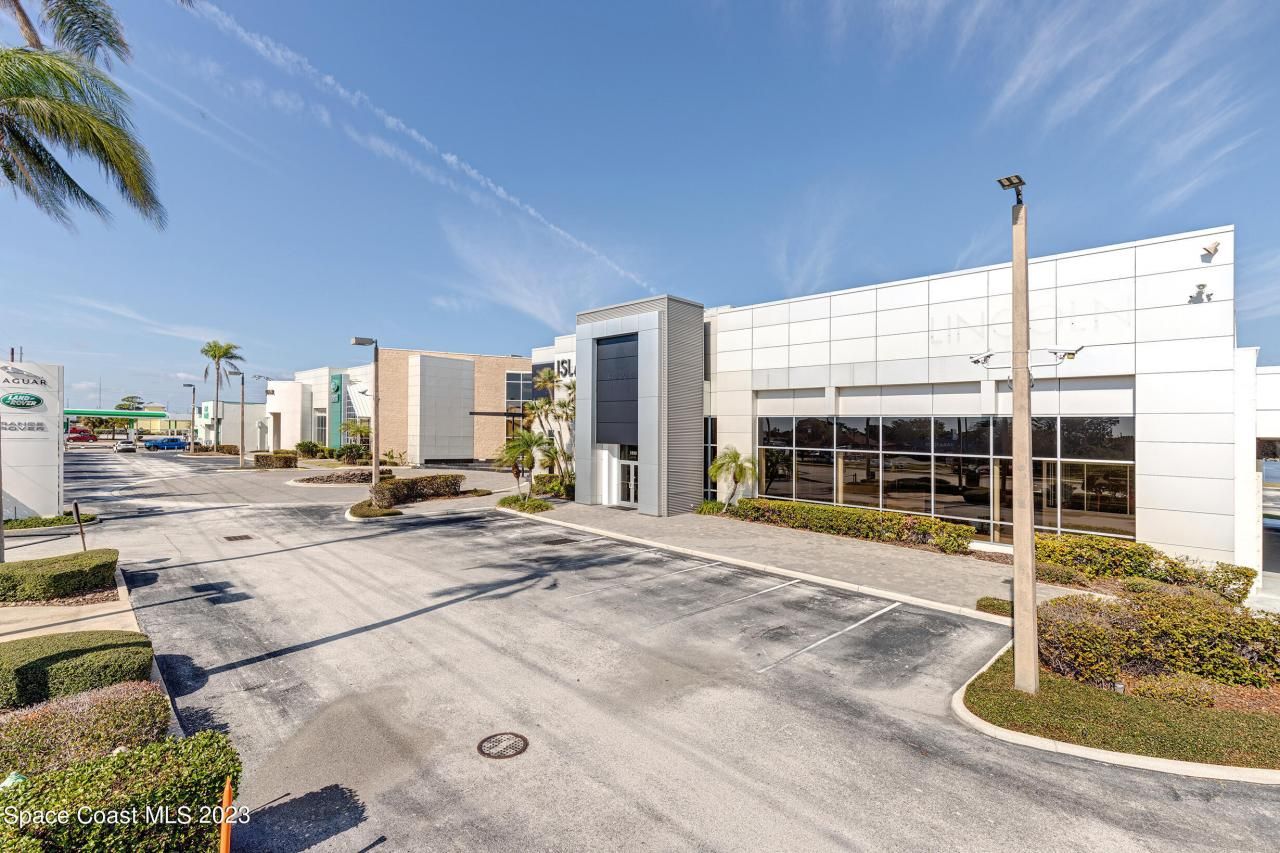 1850 E Merritt Island Causeway, Merritt Island, FL 32952 Photo