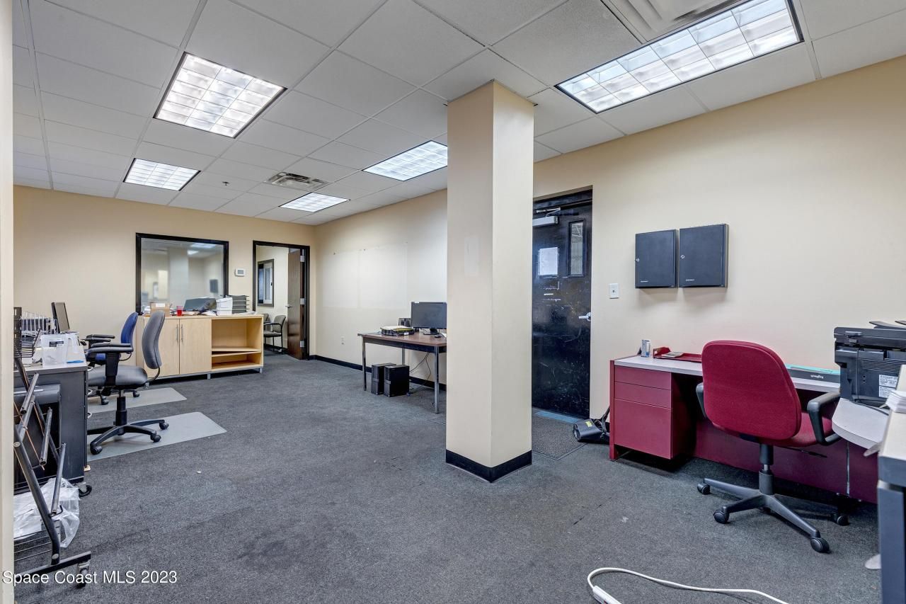 1850 E Merritt Island Causeway, Merritt Island, FL 32952 Photo