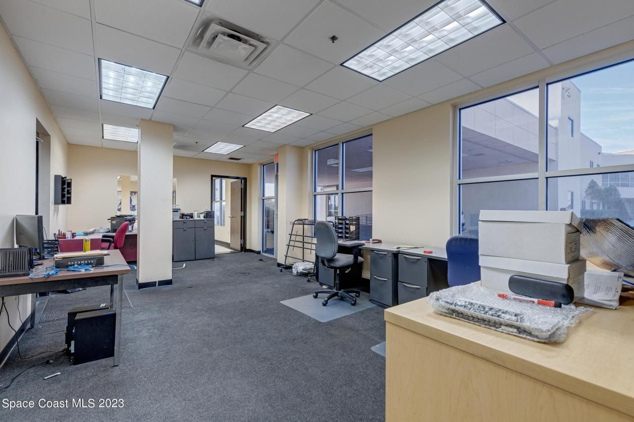 1850 E Merritt Island Causeway, Merritt Island, FL 32952 Photo