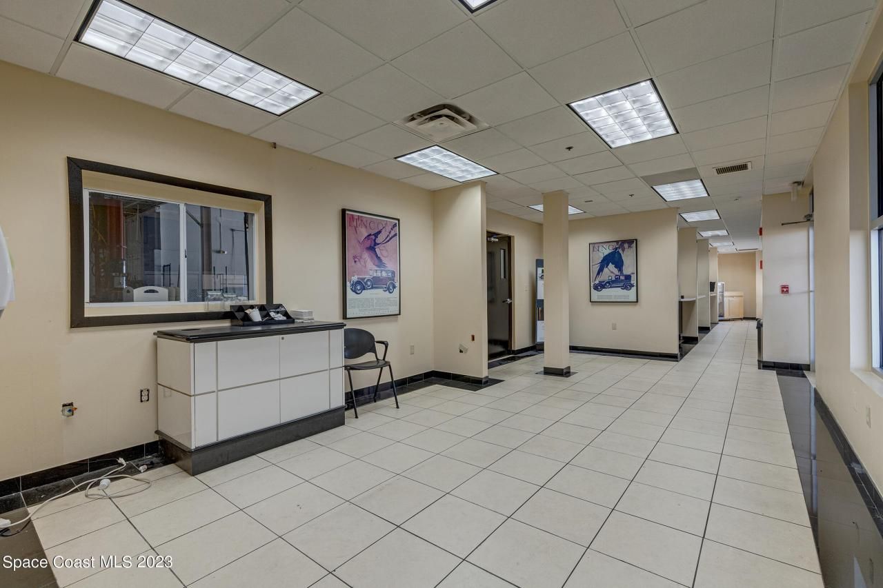 1850 E Merritt Island Causeway, Merritt Island, FL 32952 Photo