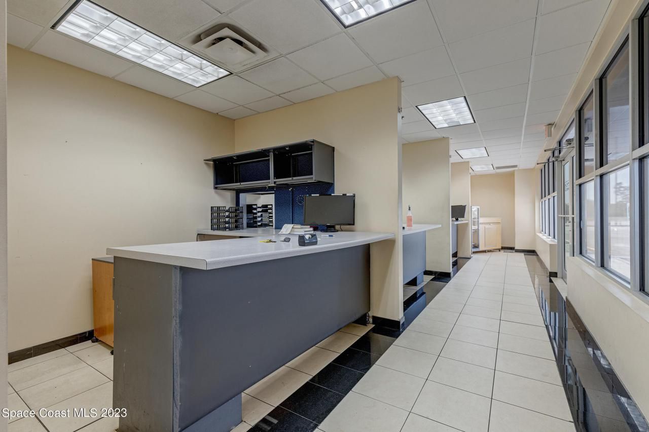 1850 E Merritt Island Causeway, Merritt Island, FL 32952 Photo