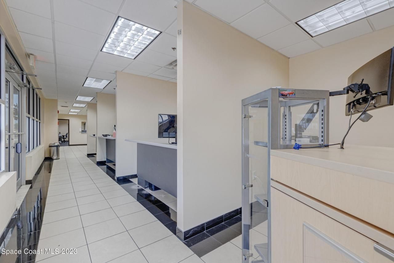 1850 E Merritt Island Causeway, Merritt Island, FL 32952 Photo