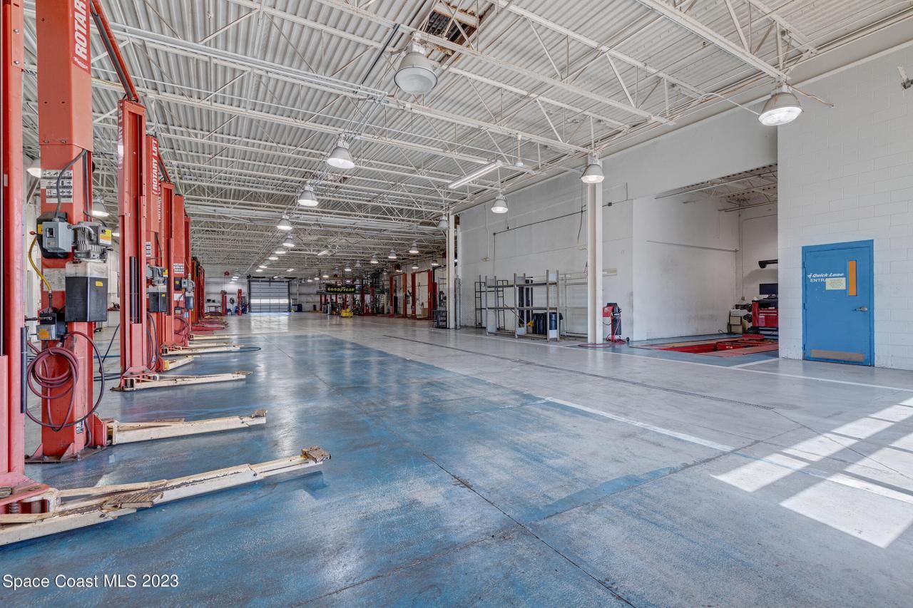 1850 E Merritt Island Causeway, Merritt Island, FL 32952 Photo