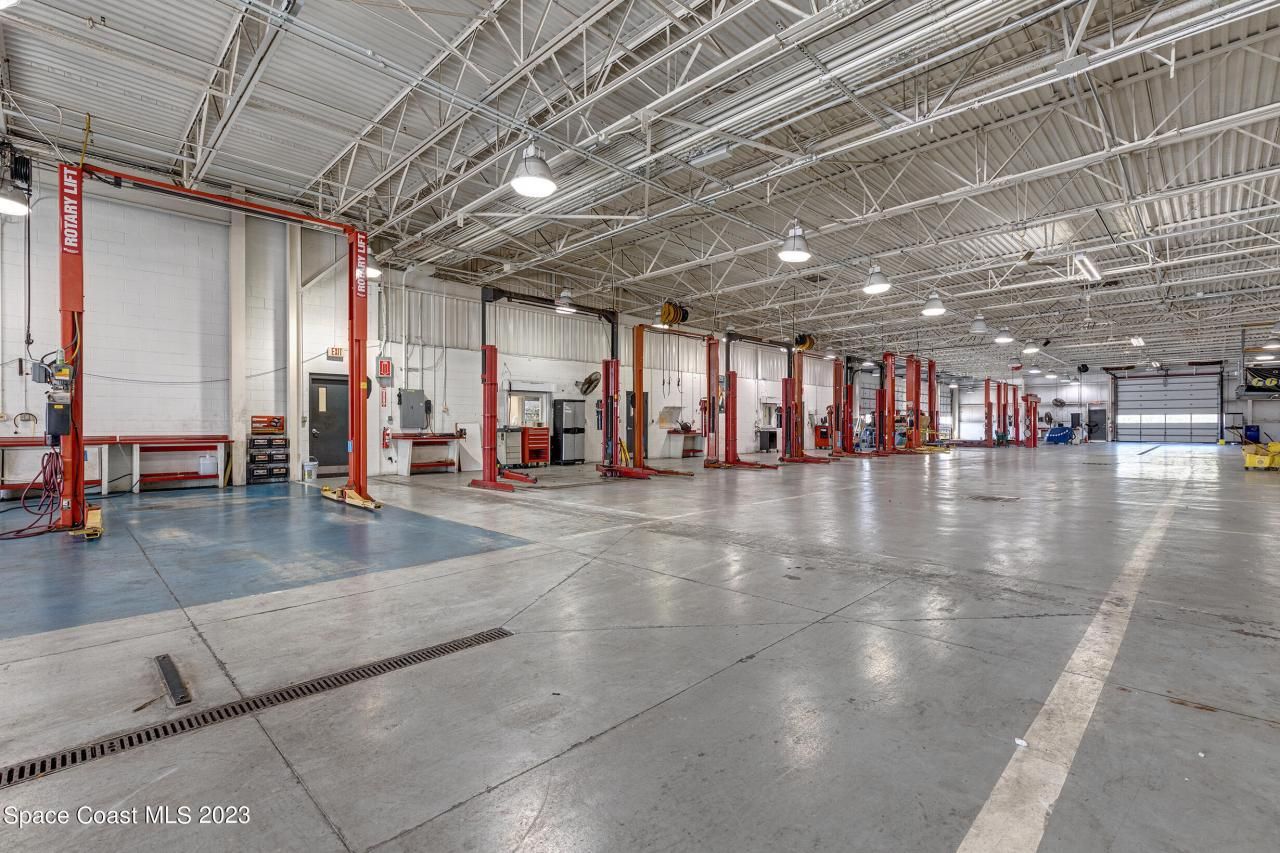 1850 E Merritt Island Causeway, Merritt Island, FL 32952 Photo