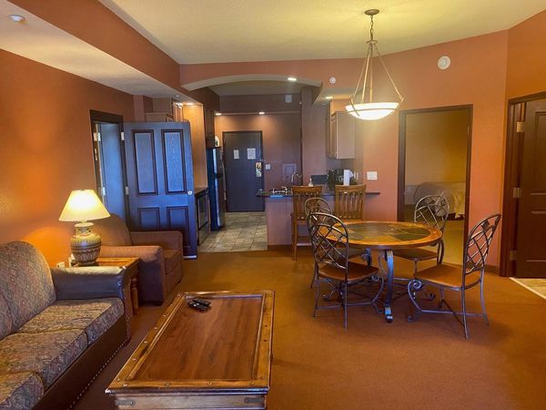 720 W Clovernook LANE, Glendale, WI 53217
