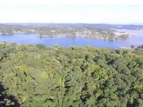 3696 Crown Point Rd, Louisville, TN 37777