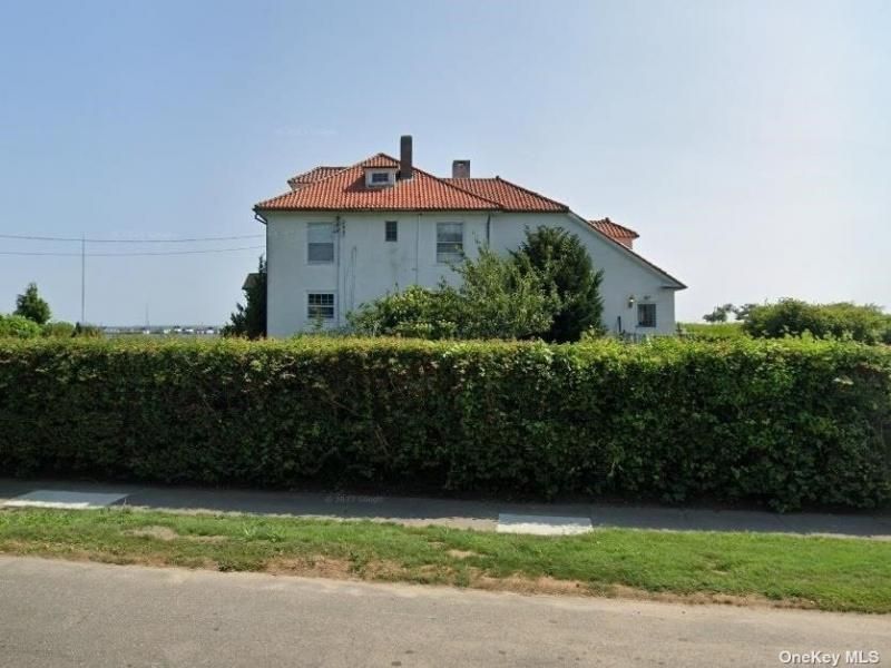 20 Brightwood Street, Patchogue, NY 11772 Main Photo