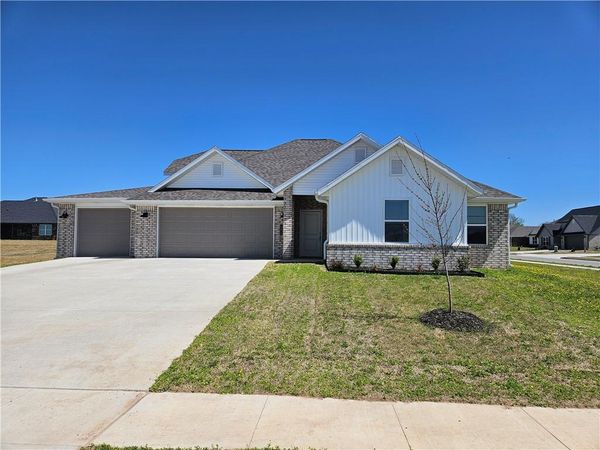 681 Kayla Maria Street, Prairie Grove, AR 72753