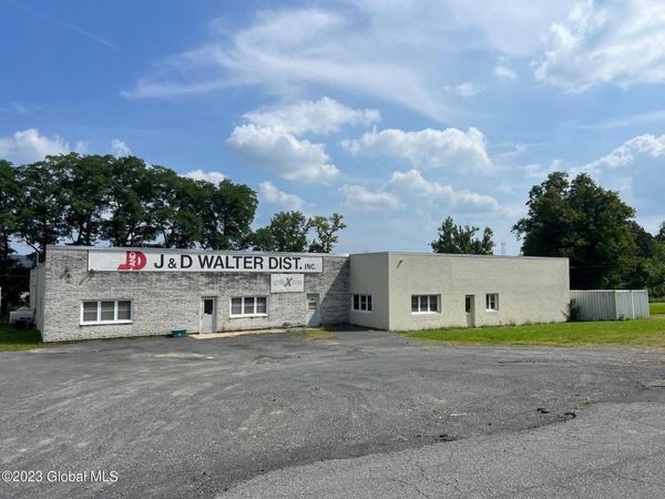 6 Old School Road, Glenmont, NY 12077