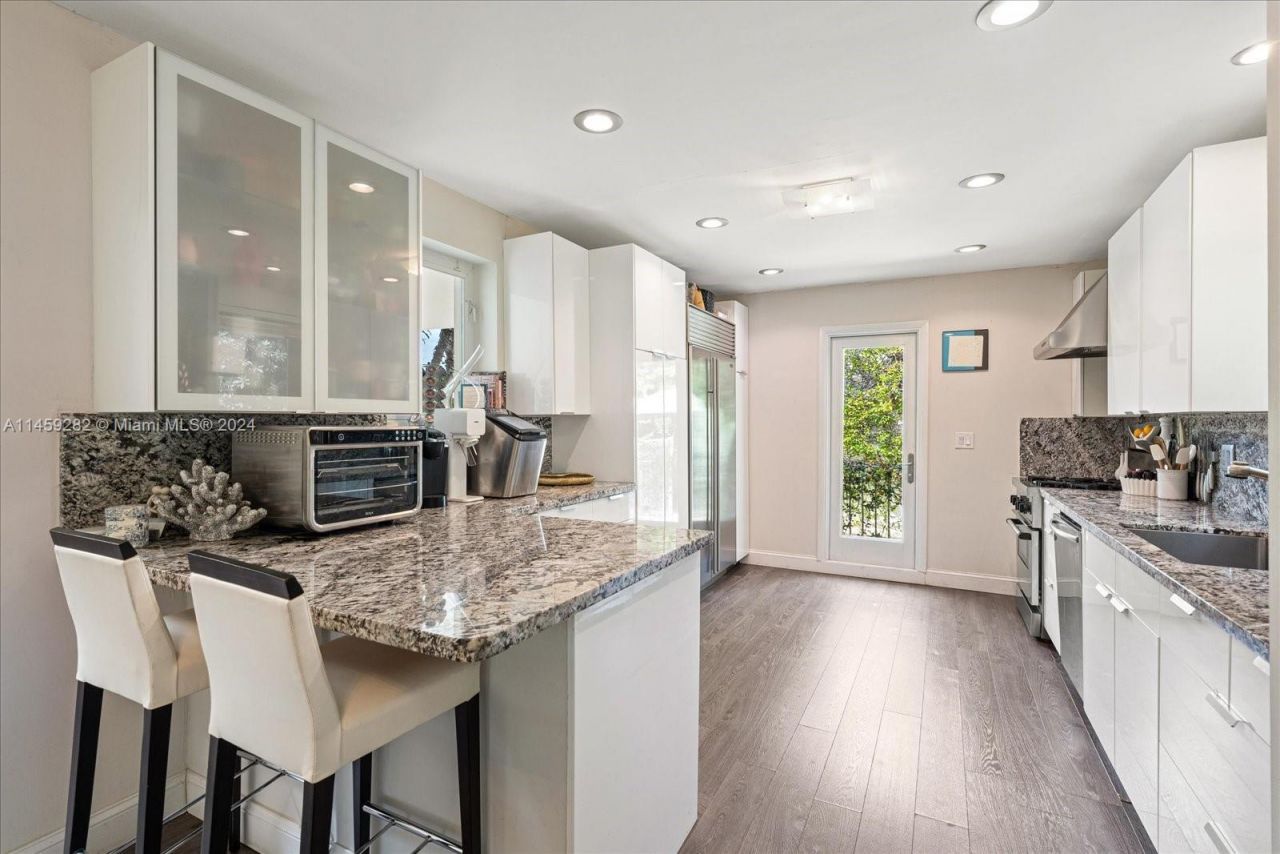 433 E Dilido Dr, Miami Beach, FL 33139 Photo