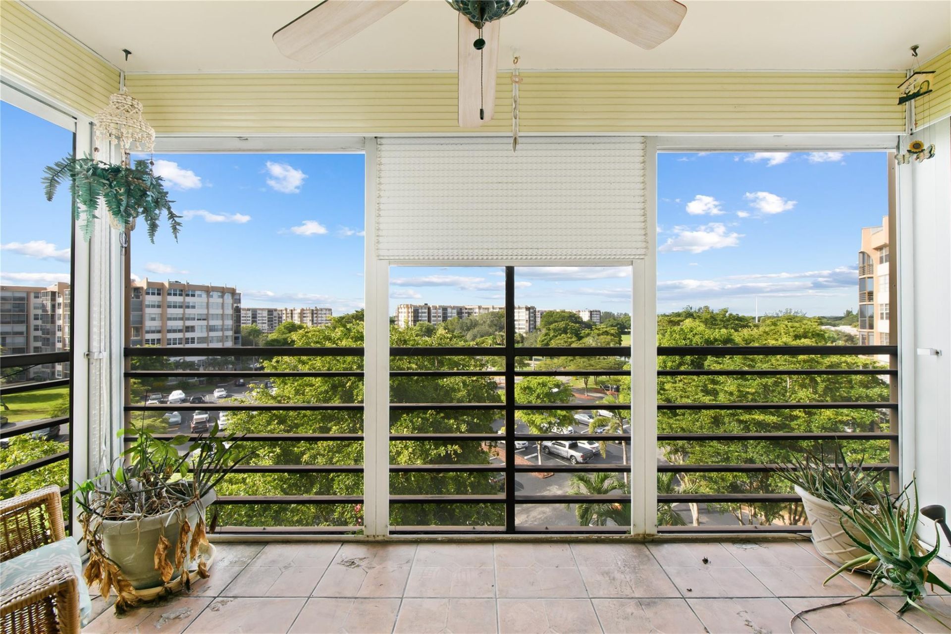 1400 Saint Charles Place, Unit 615, Pembroke Pines, FL 33026 Photo
