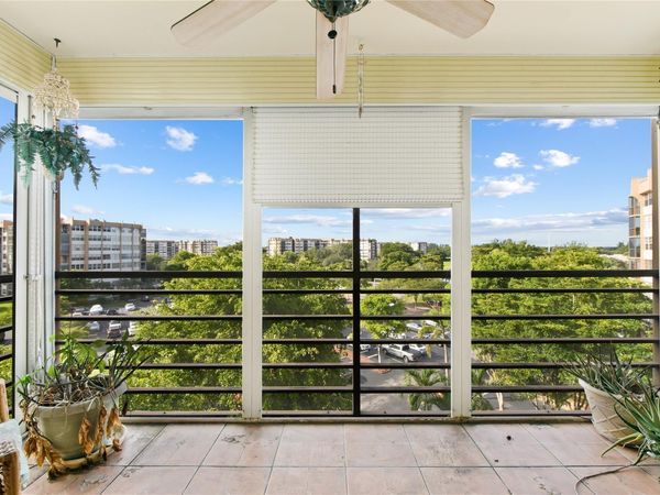 1400 Saint Charles Place, Unit 615, Pembroke Pines, FL 33026