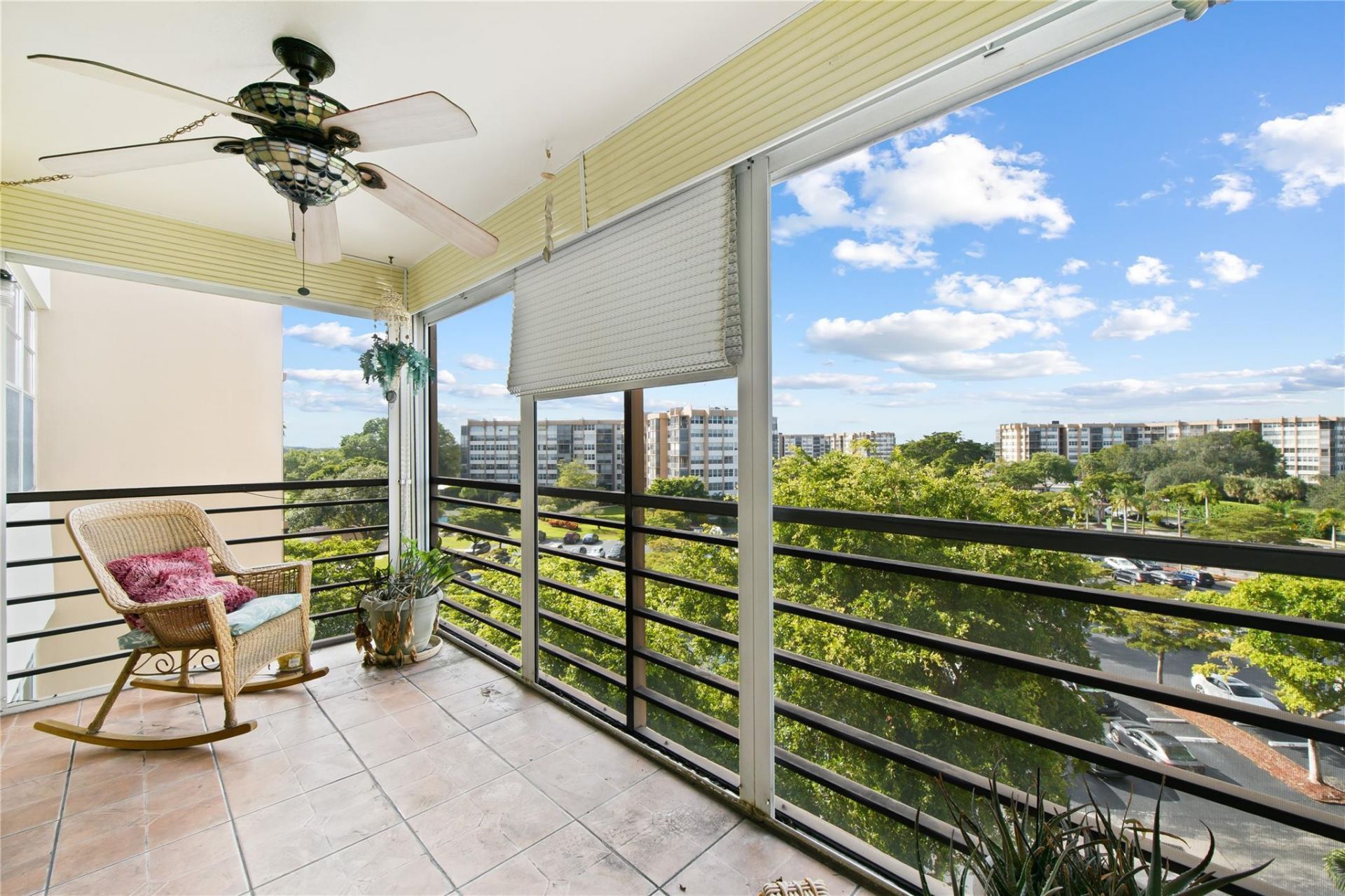 1400 Saint Charles Place, Unit 615, Pembroke Pines, FL 33026 Photo
