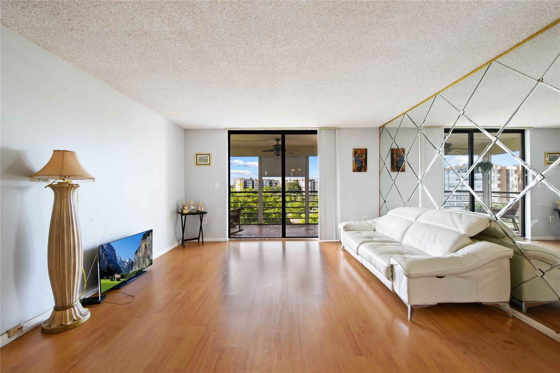 1400 Saint Charles Place, Unit 615, Pembroke Pines, FL 33026 Photo